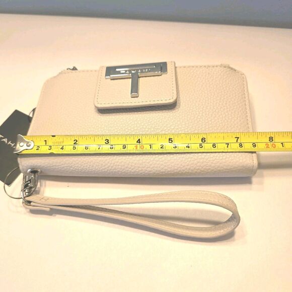 Tahari Bifold Wallet Wristlet NEW Multisection Cloud White Pebbled Faux Leather - Picture 10 of 13